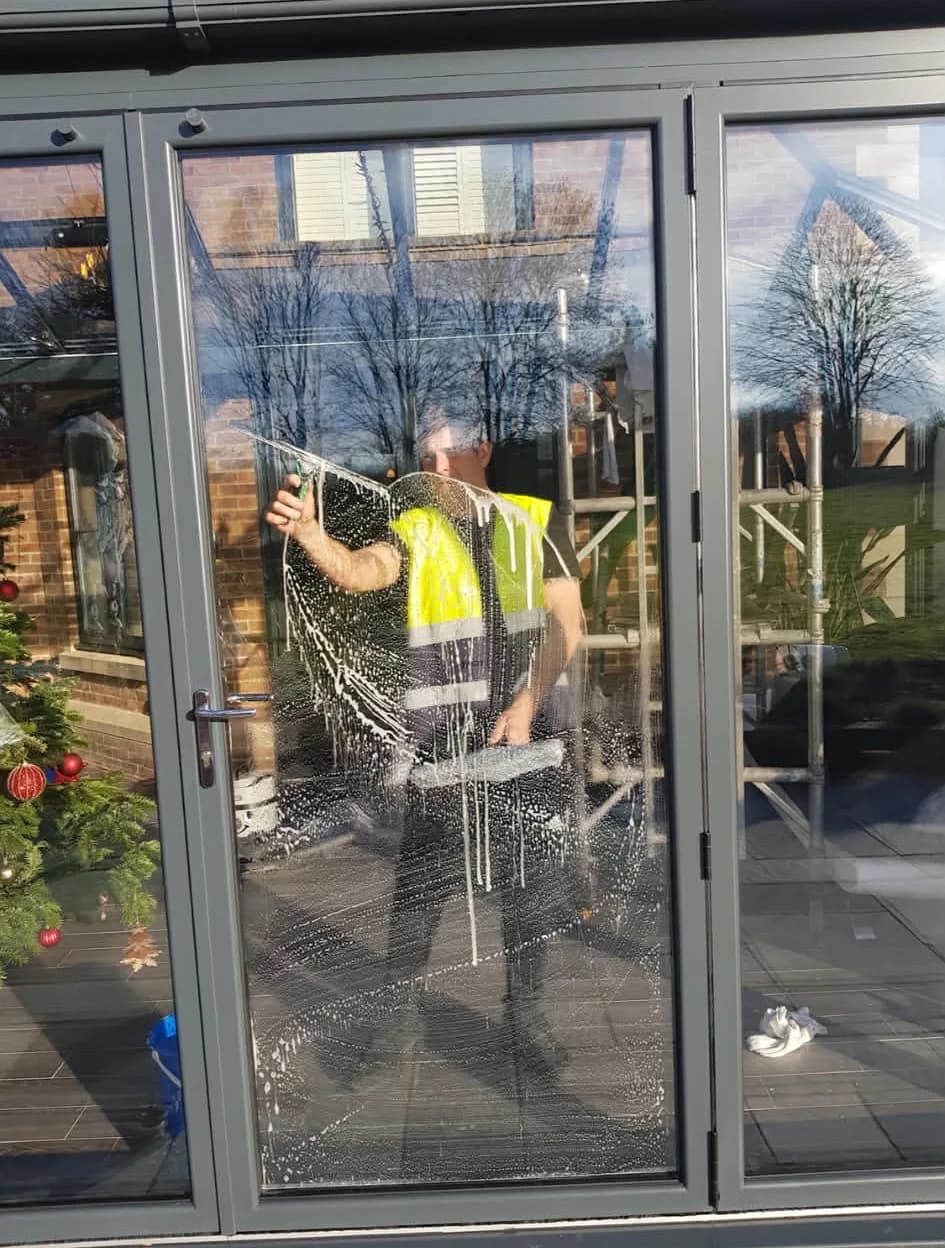 Streak-free pure-water window cleaning
